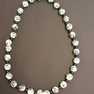 Black.and.white.beads