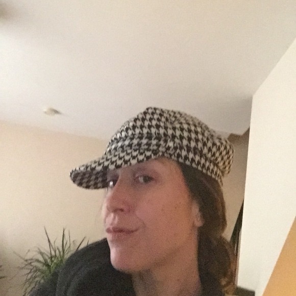 Houndstooth Hat! - Picture 3 of 3