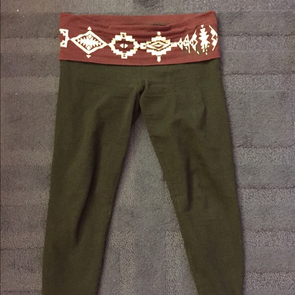 ❌SOLD❌VS PINK maroon/silver Aztec yoga leggings