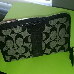 NEW Large zip wallet