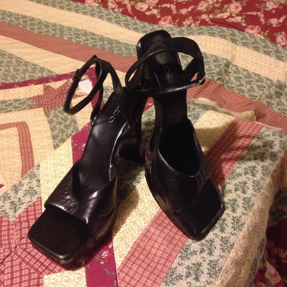 Ankle strap sandals