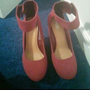 Charlotte Russe burgundy wedge
