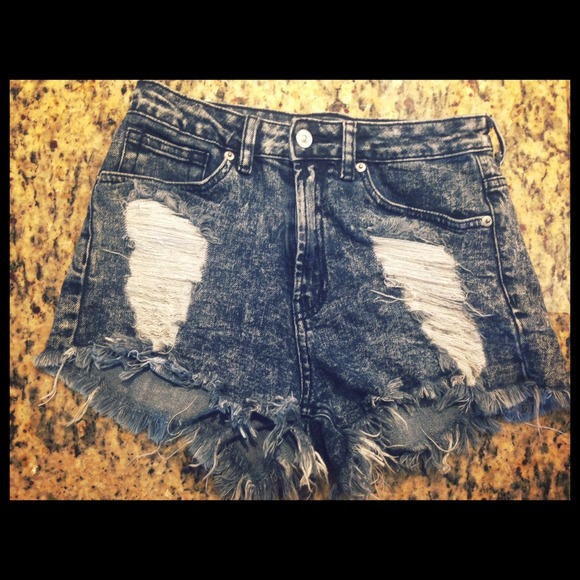 Destroyed high wasted shorts