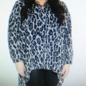 Cute cheetah top. SOLD