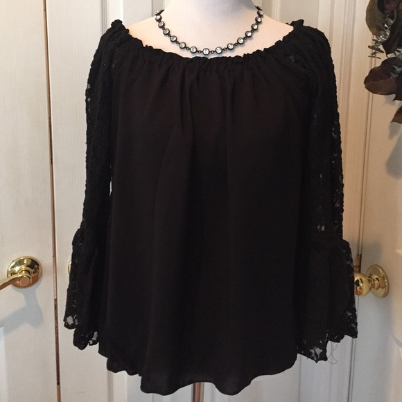 🎉🎈HOST PICK🎈🎉Lace sleeved on/off shoulder top - Picture 2 of 4