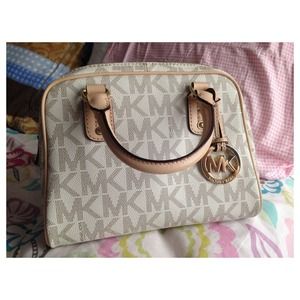 MK SMALL SATCHEL !!
