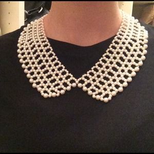 Collar pearl necklace
