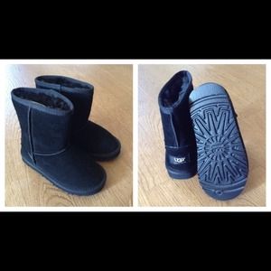 Size 11 UGGS See description.