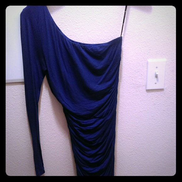 One sleeve tight royal blue dress