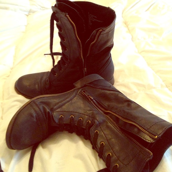 Combat boots