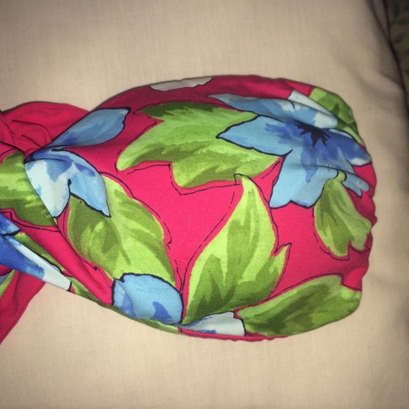 Hollister Bathing Suit Top - Picture 2 of 4