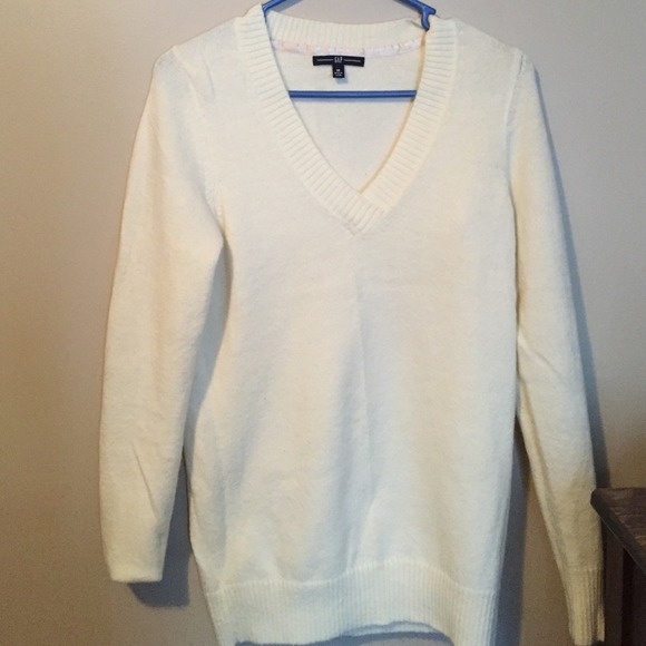 Gap sweater