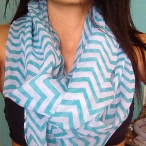 !!sold on merc!! Mint chevron infinity scarf