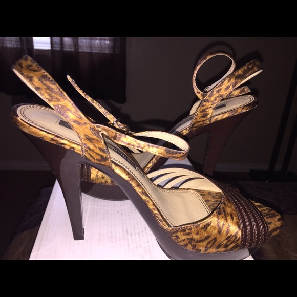 4" heels (only worn once)