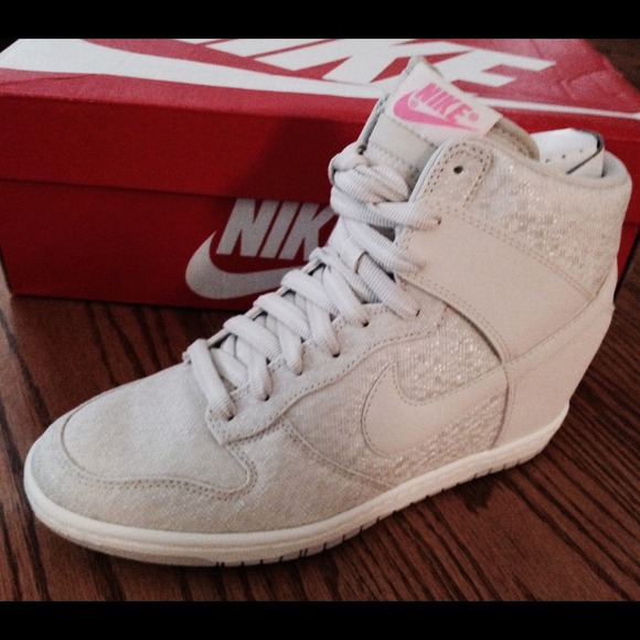 Nike Dunk Sky Hi Texture in Light Orewood