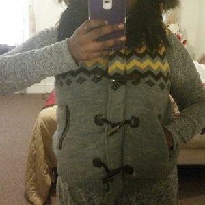 Toggle vest w detachable faux fur trim hood