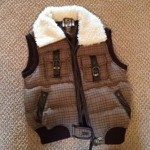 Fuzzy collar vest
