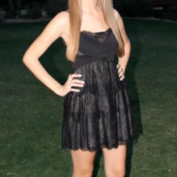 🚫SOLD ON TRADESY! BCBGMAXAZRIA TIERED LACE DRESS! - Picture 2 of 4