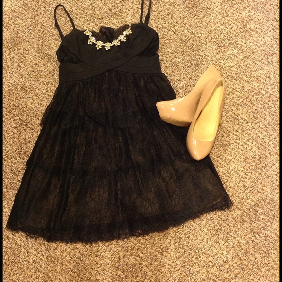 🚫SOLD ON TRADESY! BCBGMAXAZRIA TIERED LACE DRESS! - Picture 4 of 4
