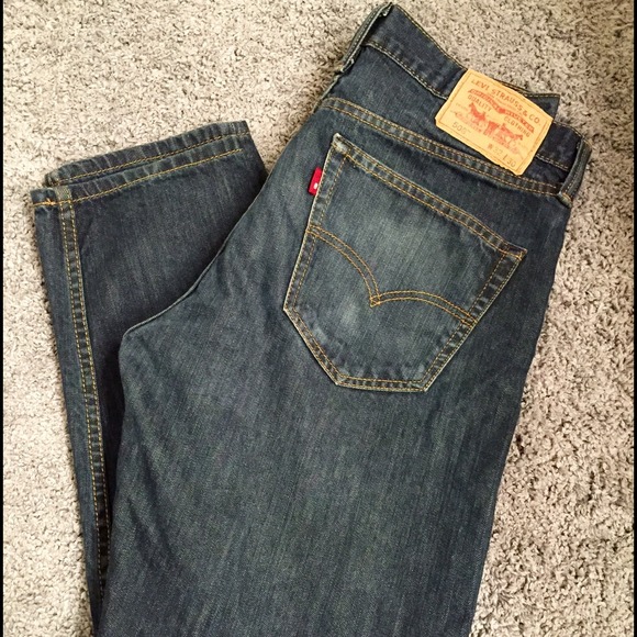 Men's LEVI jeans👖🚶
