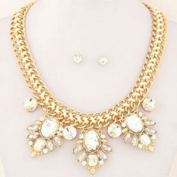 Luxurious white and gold statement necklace