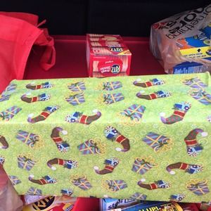 American eagle tan & blk open toe flats