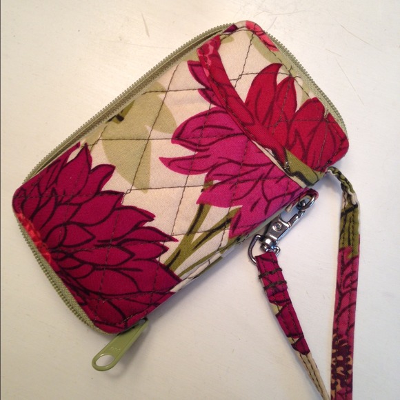 SOLD Vera Bradley Wristlet - Picture 2 of 3
