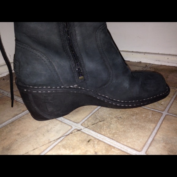 Black wedge heel UGG - Picture 3 of 4