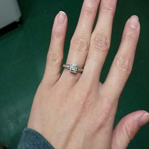 Diamond ring - Picture 1 of 2