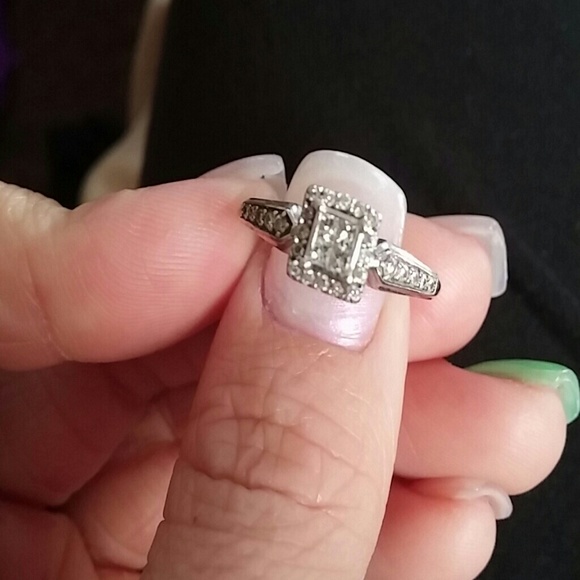 Diamond ring - Picture 2 of 2