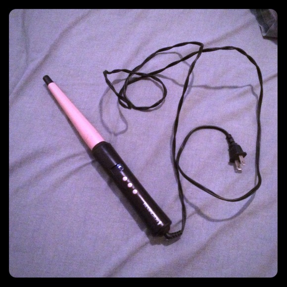 Remington 1- 1 1/2 inch salon heat curling wand.