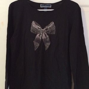 KAREN SCOTT LONG BLACK SLEEVE W/ STUDDED BOW