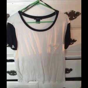 Basic B&W top with pocket