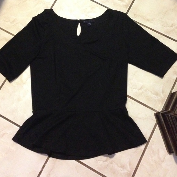 🚫SOLD🚫Black peplum top