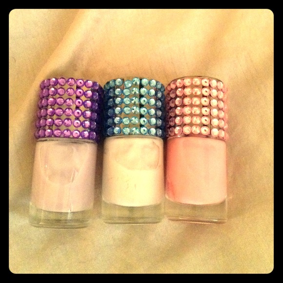 Set of bejeweled-top nail polish (3)