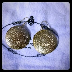 Very nice and sexy earing