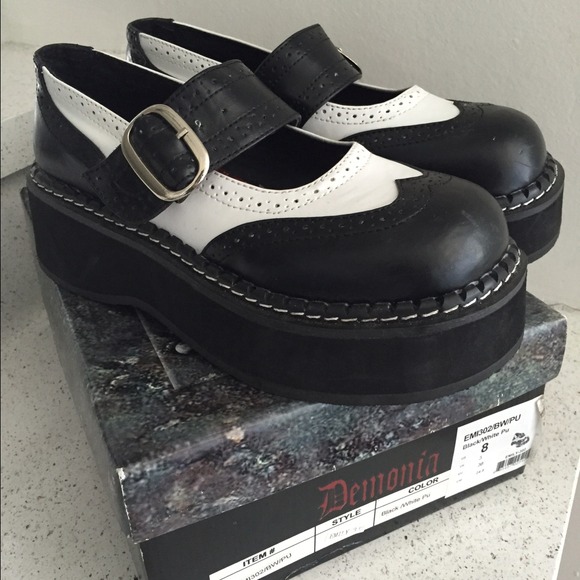 Emily shoes. Size 8. - Picture 1 of 1