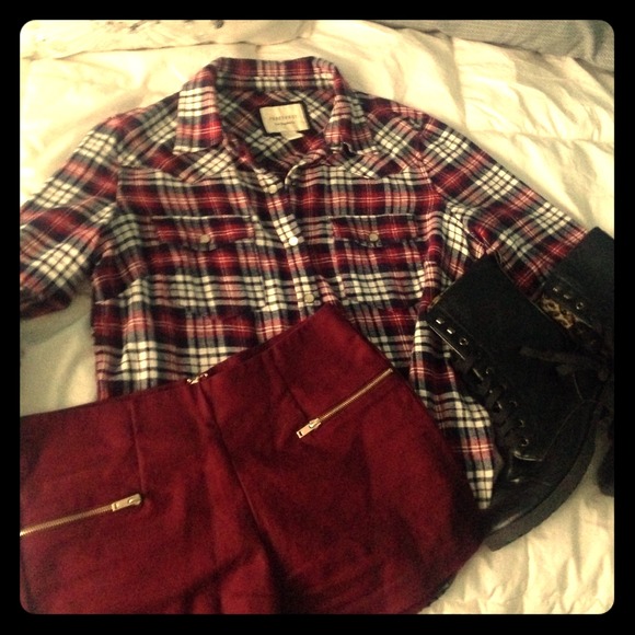 Forever 21 plaid maroon navy white shirt. flannel