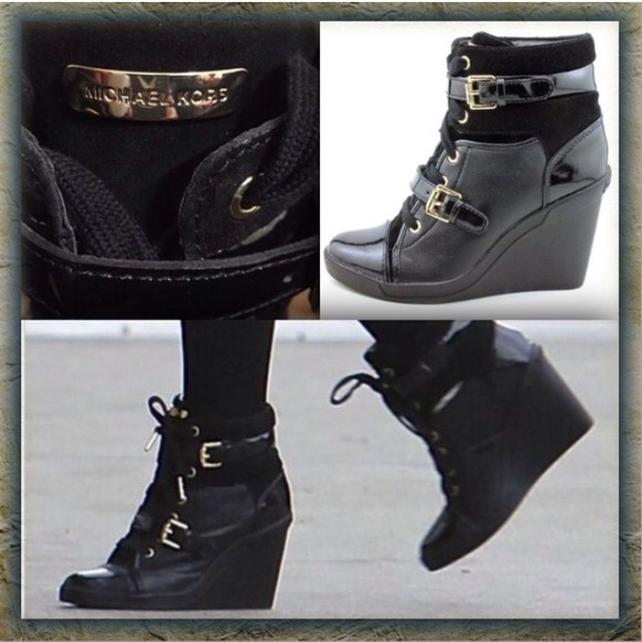 Michael Kors Shoes - 🎉HP🎉 MK skid shoes