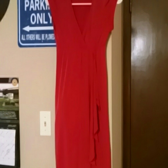Red dress - Picture 3 of 4