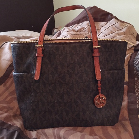 Michael Kors Jet Set Top Zip Tote❤️