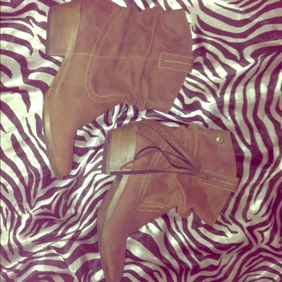 ✨Final mark down ✨Ankle high cowgirl style boots