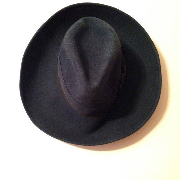 Perfect for Fall!! BCBG Hat!