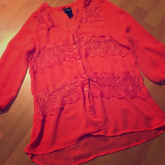 ⛔️sold!⛔️Daytrip blouse