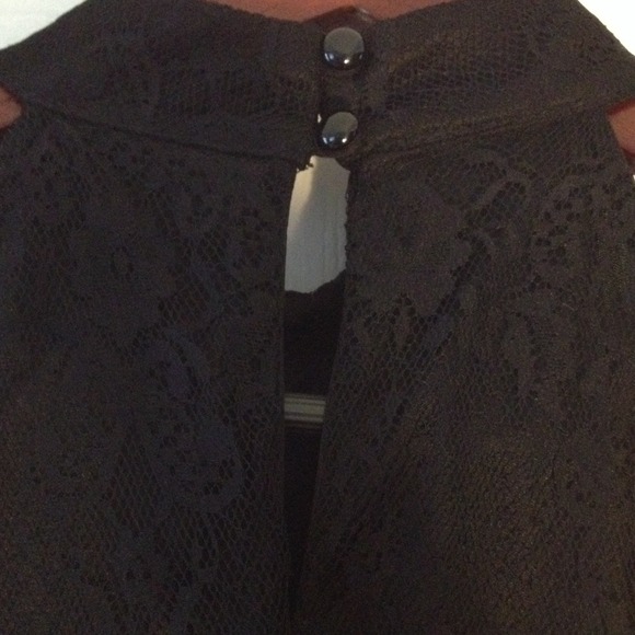 Black ruffle front lace top - Picture 3 of 3