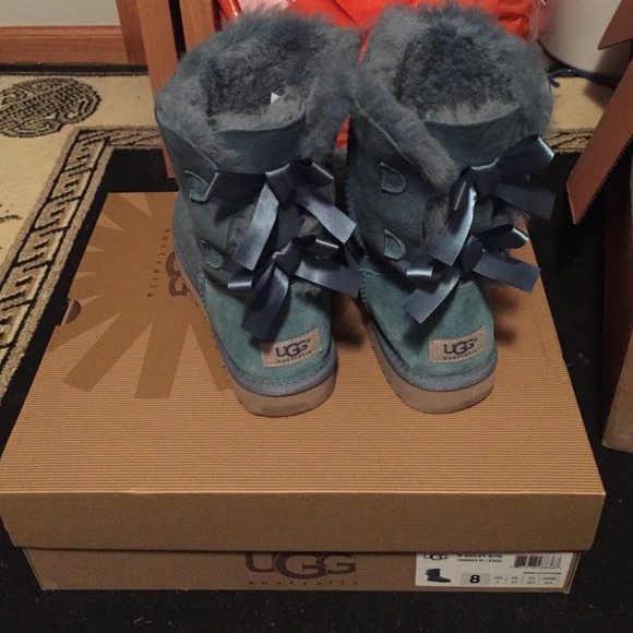 Bailey Bow Uggs size 8