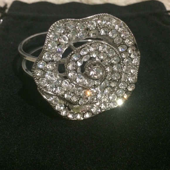 Rose crystal bracelet
