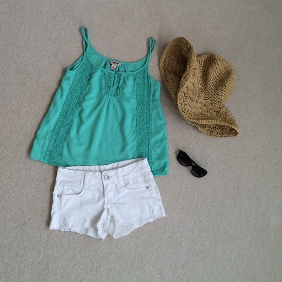 Floral detail white shorts