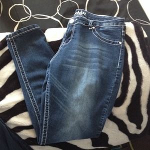 dark blue skinny jeans.