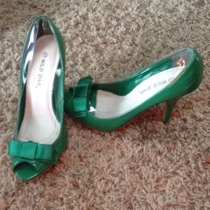 Wild Diva green pumps